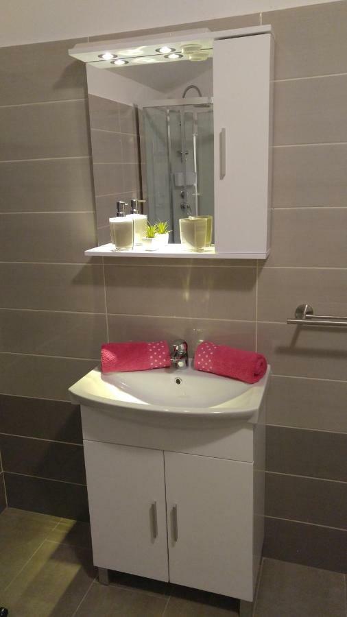 Apartmani Roberta Jurdani Exteriör bild