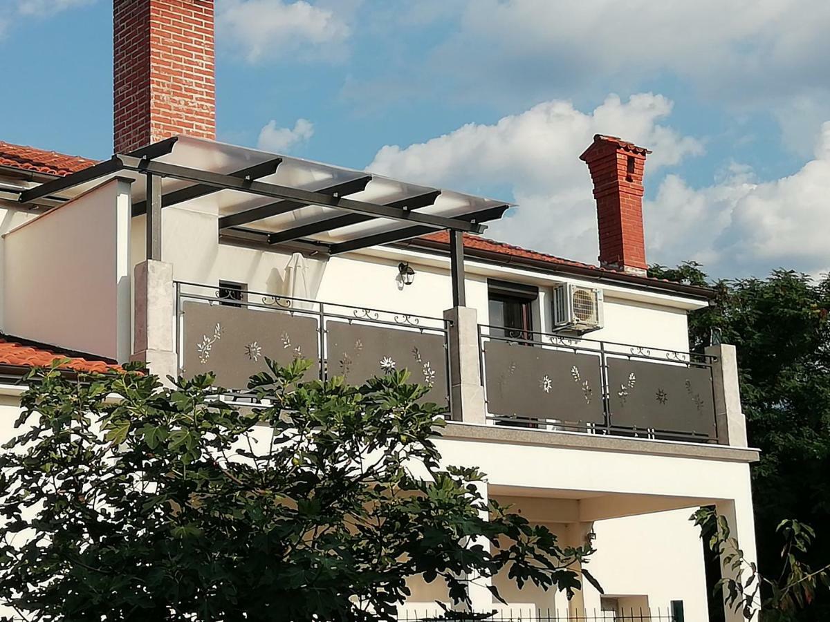 Apartmani Roberta Jurdani Exteriör bild
