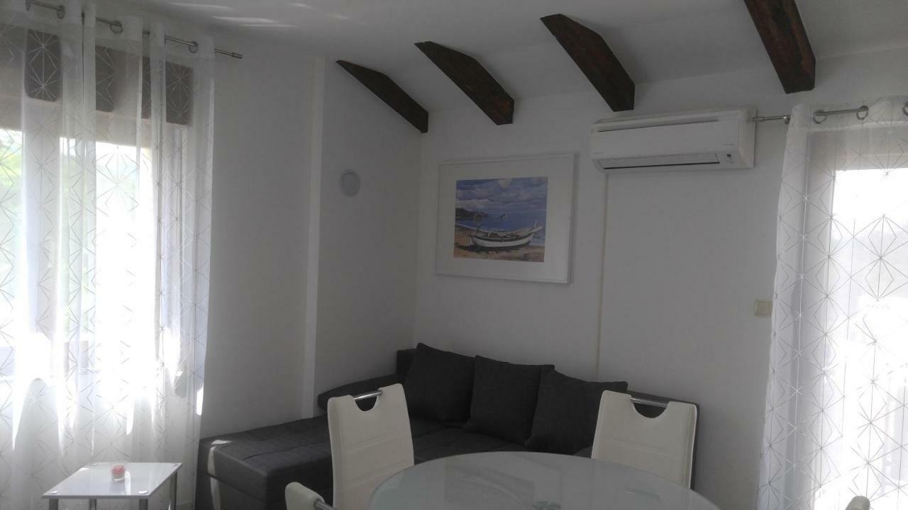Apartmani Roberta Jurdani Exteriör bild