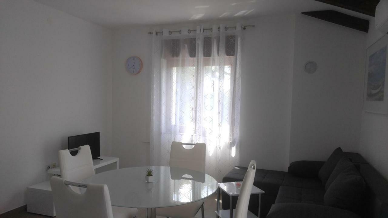 Apartmani Roberta Jurdani Exteriör bild