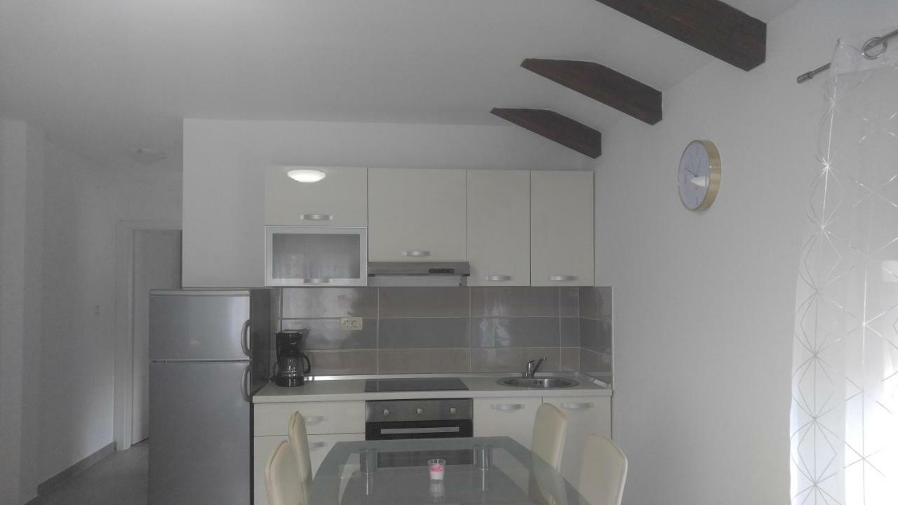 Apartmani Roberta Jurdani Exteriör bild