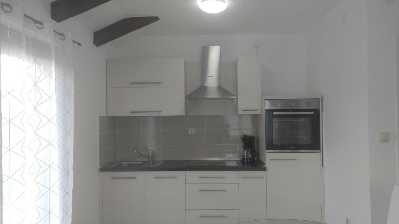 Apartmani Roberta Jurdani Exteriör bild